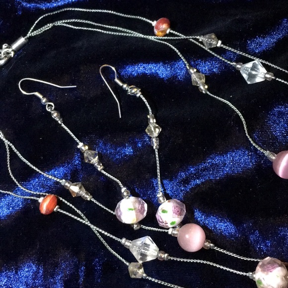 Adorable necklace and earrings set - Picture 3 of 3